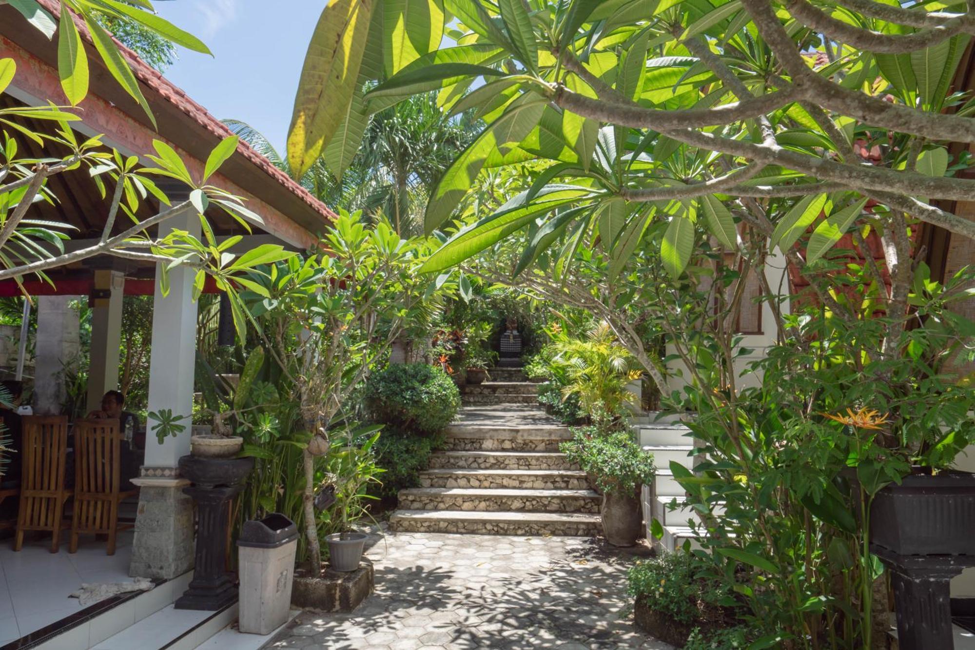 Ratu Cottage By Ourstory Travels Batununggul ภายนอก รูปภาพ