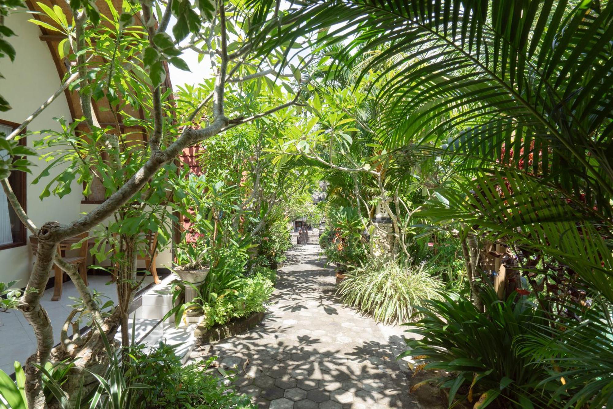 Ratu Cottage By Ourstory Travels Batununggul ภายนอก รูปภาพ